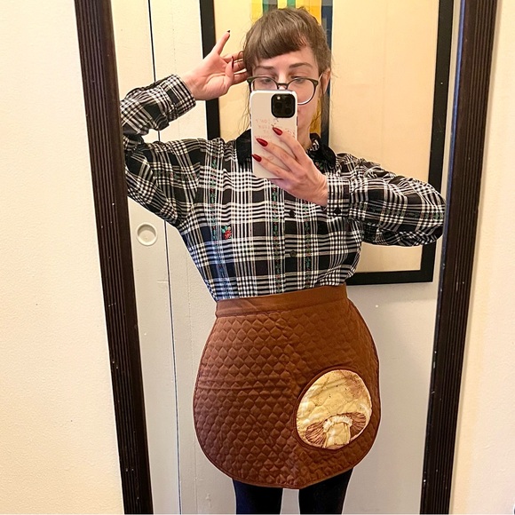 60s-70s Vintage 🍄‍🟫 Kitchen Ensemble by Sunweave Quilted Mushroom Pocket Apron - Picture 3 of 4